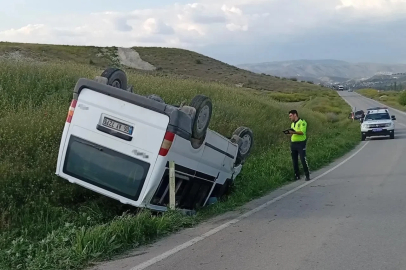 Ankara’da kontrolden çıkan minibüs devrildi: 1 ölü
