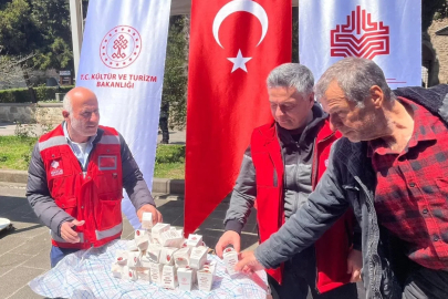 Sinop’ta Vakıf Haftası programında vatandaşlara lokum ikram edildi

