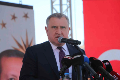 Bakan Bak: "Yüzme Bilmeyen Kalmasın projesi çerçevesinde bu zamana kadar yaklaşık 12 milyon insanımıza yüzme öğrettik"
