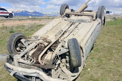 Çaldıran’da otomobil takla attı: 2 yaralı
