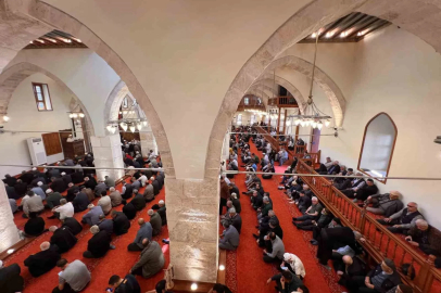 583 yıllık Ulu Cami’de cuma namazı
