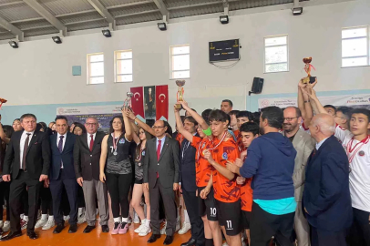 Okullar arası spor festivali coşkusu: Ödüller sahiplerini buldu
