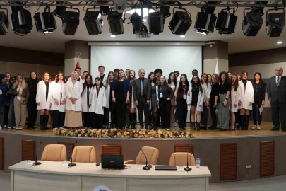 KBÜ’de kimya öğrencileri için önlük giyme töreni düzenlendi
