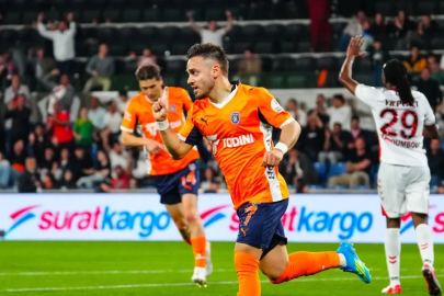 Trendyol Süper Lig: RAMS Başakşehir: 2 - Samsunspor: 0 (İlk yarı)
