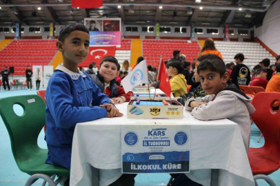 Kars’ta zeka dolu rekabet: 400 öğrenci akıl oyunlarında yarıştı
