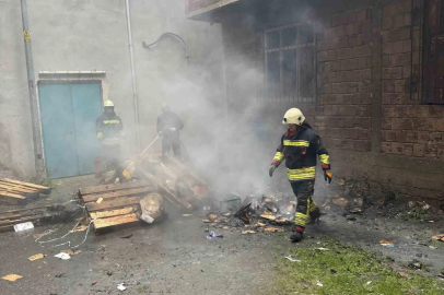 Ordu’da atık malzeme ve paletlerin bulunduğu alanda yangın

