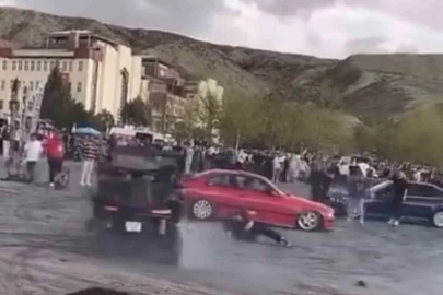 Fuarda otomobil ile drift atan sürücü görevliye çarptı: O anlar kamerada
