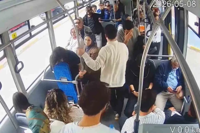 Şoför sürdü, sağlık çalışanı müdahale etti: Otobüsteki panik anları kamerada
