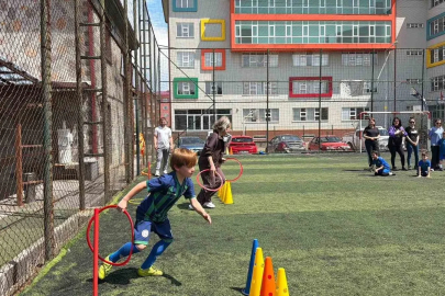 Hopa’da Anneler Günü yeşil sahada kutlandı
