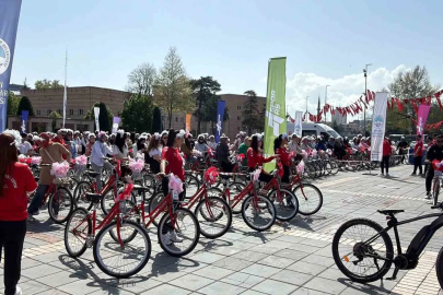 Yüzlerce anne Anneler Günü’nde pedalladı

