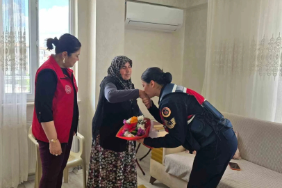 Jandarmadan şehit annelerine anneler gününde anlamlı ziyaret
