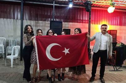 Muhtardan Anneler Günü’ne özel leopar gecesi
