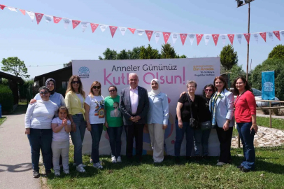 Başkan Şadi Özdemir Anneler Günü’nü Bizim Ev katılımcılarıyla kutladı
