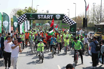 Yüzlerce kişi Sumud filosuna destek için pedal çevirdi
