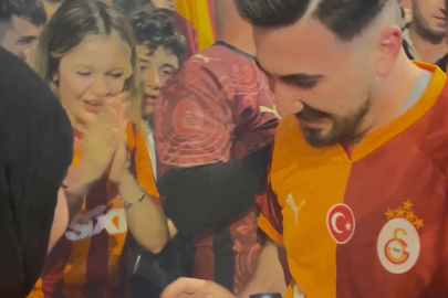 Şampiyonluk kutlamalarında evlilik teklifi sürprizi
