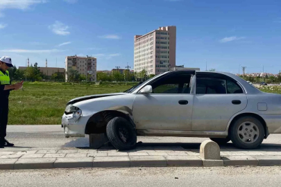 Karaman’da otomobil refüje çıktı: 1 yaralı
