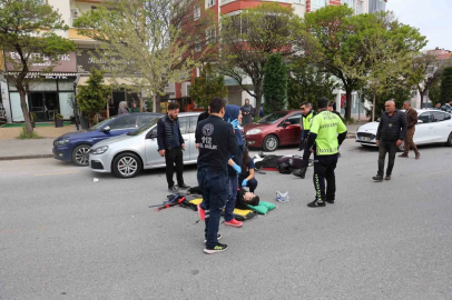 Duran otomobile çarptı, o anlar kameralara yansıdı: 1 yaralı
