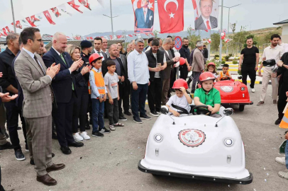 Menemen’de çocuklar için trafik eğitim parkuru açıldı
