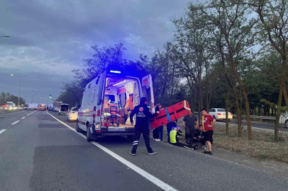 Kaza sonrası trafik güvenliğini sağlayan polise otomobil çarptı
