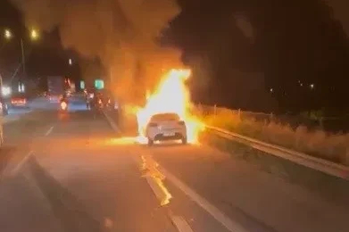 Osmaniye’de otoyolda seyir halindeki otomobil alev aldı
