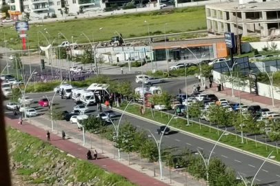 Diyarbakır’da şehir içi minibüs ile otomobil çarpıştı: 5 yaralı
