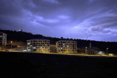 Kayseri’de şimşekler geceyi aydınlattı
