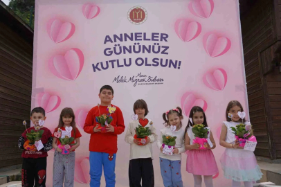Çocuklar Sanat Sokağı’nı bu kez anneleri için renklendirdi

