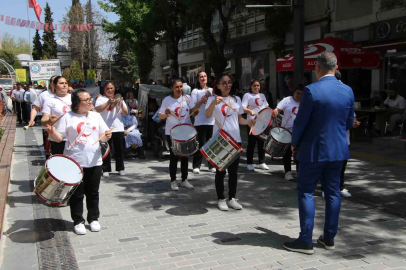 Uşak’ta engellilere farkındalık yürüyüşü gerçekleştirildi
