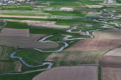 Bozkırda nadir görülen menderes ıslah öncesi dron ile görüntülendi

