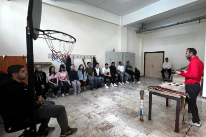 Üniversiteli gençler hem ok attı hem de tarih öğrendi
