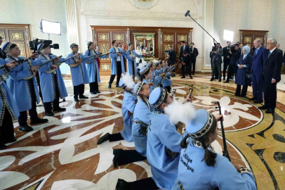 Cumhurbaşkanı Erdoğan’a Kazakistan’da Dombra sürprizi
