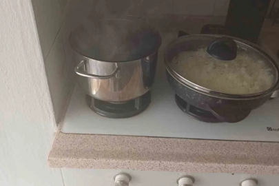 Ayvalık’ta ocakta unutulan yemek paniğe neden oldu
