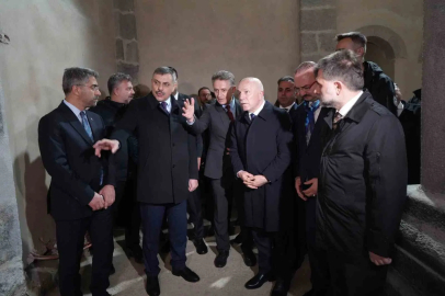 Bakan Çiftçi, Erzurum’da restorasyonu devam eden Fetih Camii’ni inceledi
