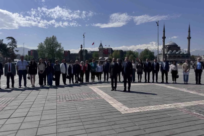 Başkan Akın: "Plansız açılan fakülteler nedeniyle eczacılık alanında istihdam krizi yaşanmaktadır"
