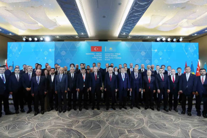 Cumhurbaşkanı Erdoğan Türkiye-Kazakistan İş Forumu kapanışında konuştu:"Hazar Geçişli Orta Koridor’un ihyası için çalışıyoruz"
