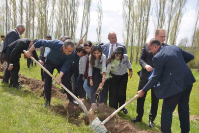 Bulanık’ta "Hatıra Yolu" Projesi kapsamında 350 fidan dikildi
