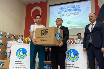 Sinop’ta spor malzemeleri törenle dağıtıldı
