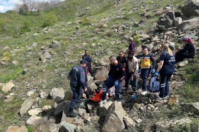Kayalıklardan düşen yaşlı kadın kurtarıldı
