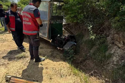 Sakarya’da tarım aracı su kanalına savruldu: 2 yaralı
