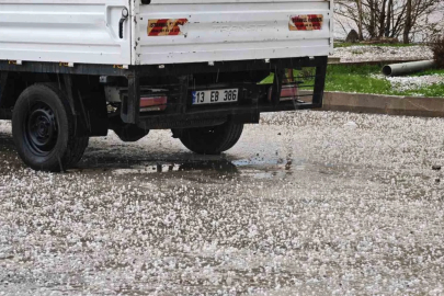 Aniden bastıran dolu, sürücülere zor anlar yaşattı

