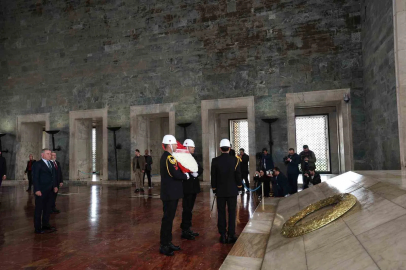 Bakan Bak’tan Anıtkabir’e ziyaret
