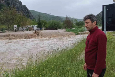 Zile’de Belpınar Barajı taştı, yollar göle döndü
