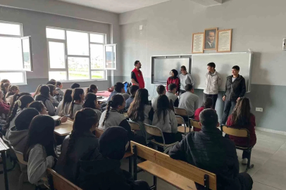Sarıkamış’ta öğrencilere terörle mücadele ve dijital güvenlik semineri
