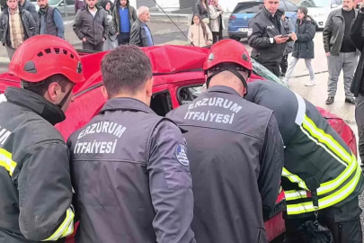 Halk otobüsü ile otomobil çarpıştı: 4 yaralı
