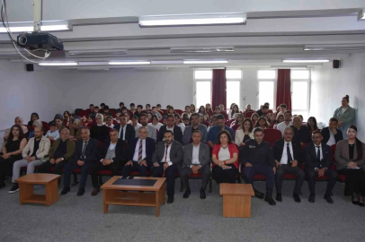 Tomarza’da ’Maarifin kalbinde vakti kuşatmak’ etkinliğine yoğun ilgi
