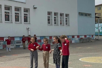 Aydıntepe’de öğrenciler yardımlaşmayı oyunla öğrendi
