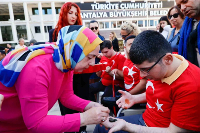 Özel bireyler bir günlüğüne asker oldu
