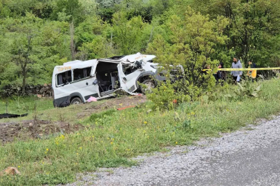 Öğrenci servisi şarampole uçtu: 3 ölü, 7 yaralı
