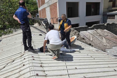 Mudanya’da can pazarı...6.kattan devrilen vinçte 2 işçi yaralandı
