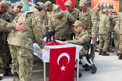 Bir günlüğüne asker olmanın gururunu yaşadılar
